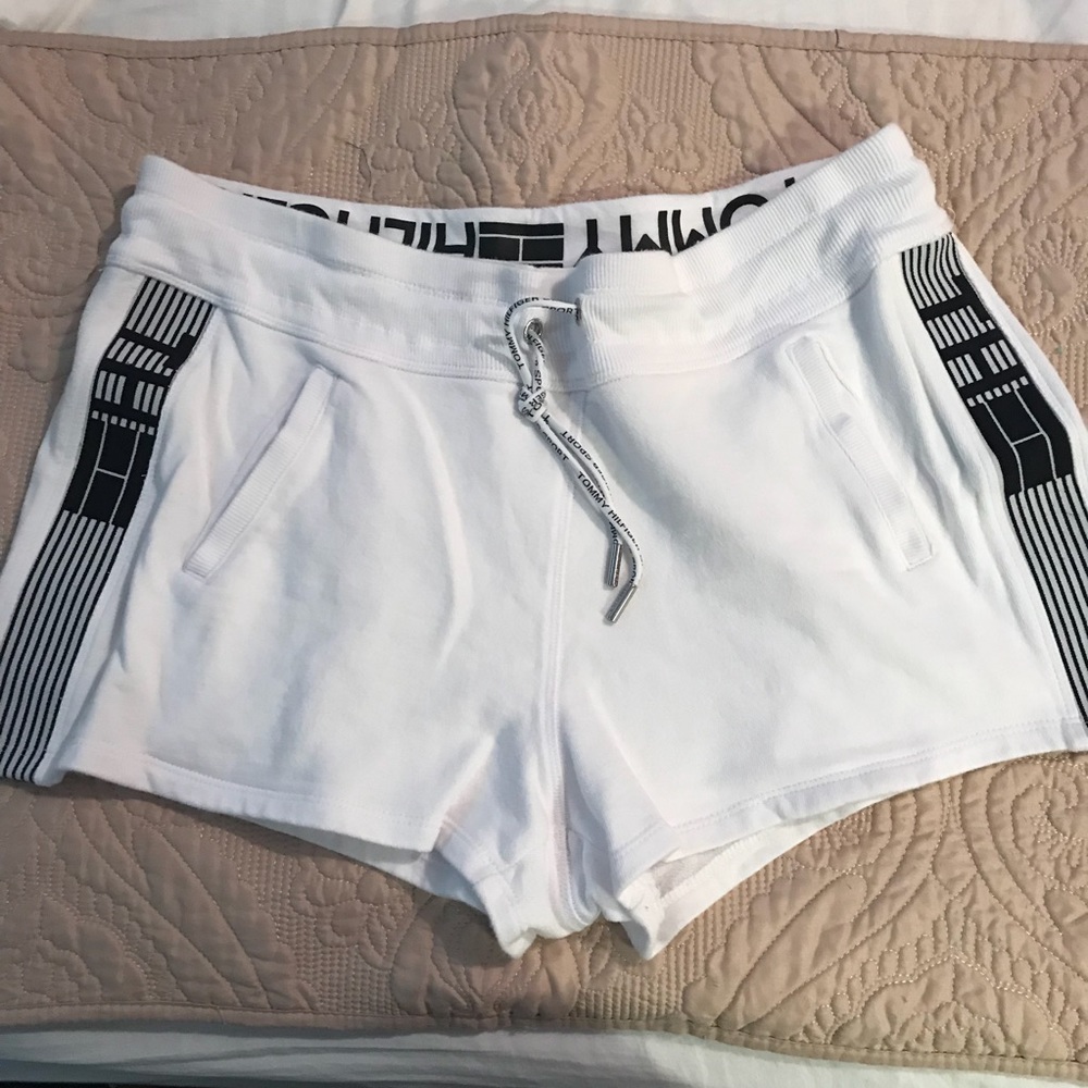 Tommy Hilfiger shorts 🦋